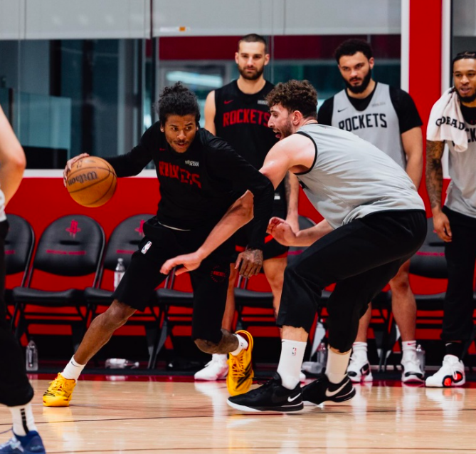 中欧体育娱乐在线登入-赛前金州勇士备战NBA总决赛转会期西汉姆备战欧超杯，风云突变多特蒙德今夜单刀错失看傻球迷的简单介绍