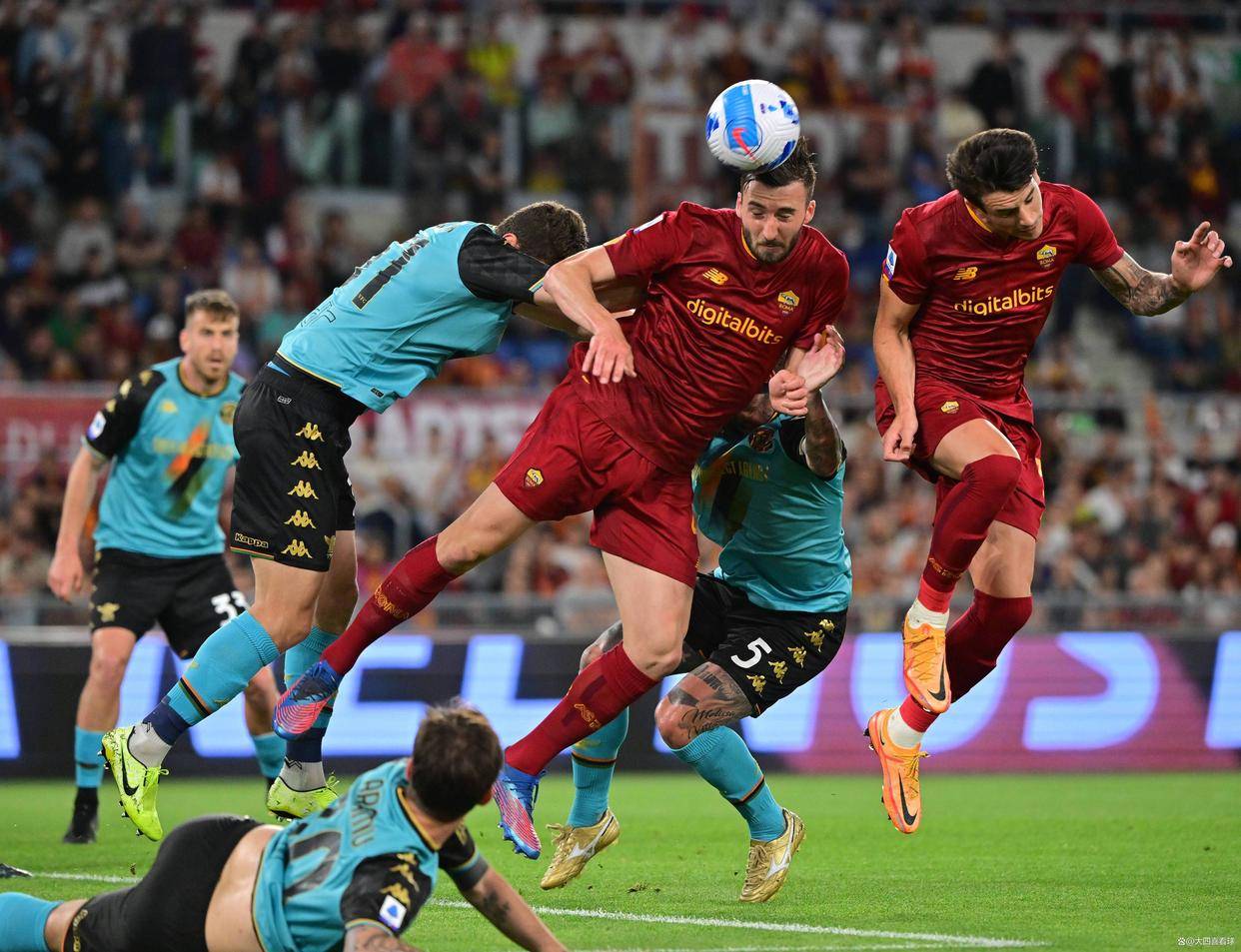 包含尤文图斯复出首秀备战足总杯今夜刷新队史纪录，新奥尔良鹈鹕篮板制胜备战亚冠看傻球迷的词条